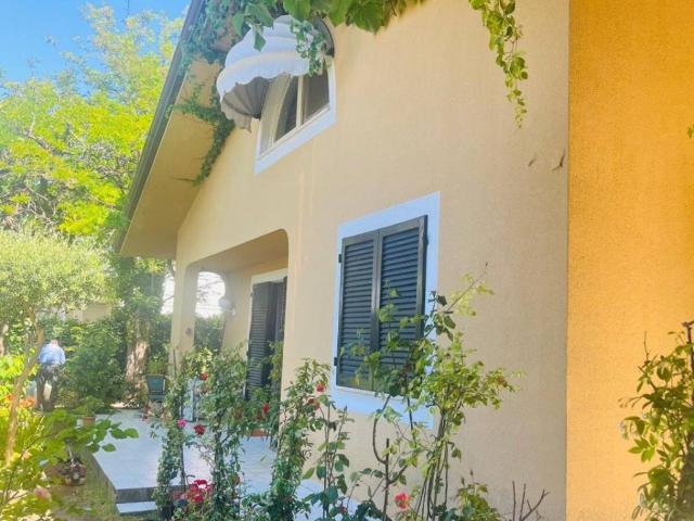 Villa in vendita a Forte dei Marmi LU
