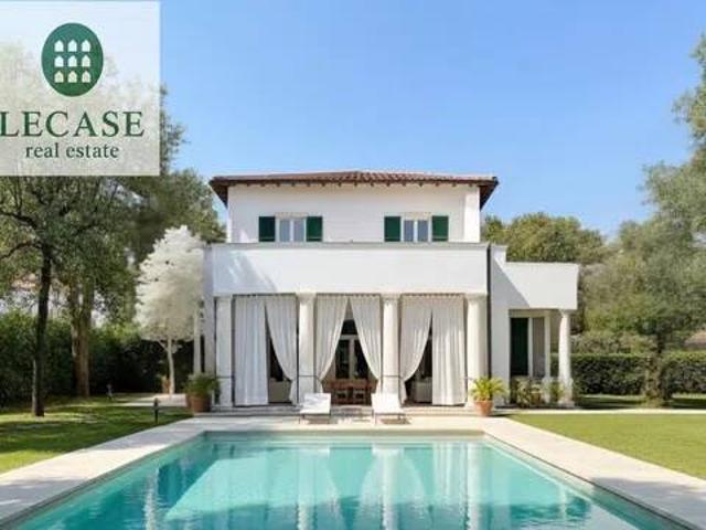 Villa in vendita a Forte dei Marmi LU