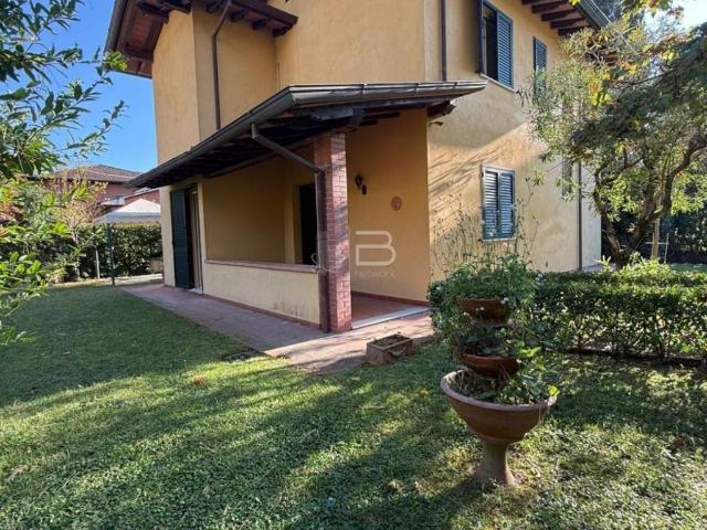 Villa in vendita a Forte dei Marmi LU