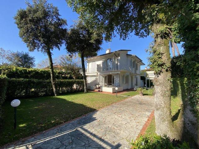 Villa in vendita a Forte dei Marmi LU