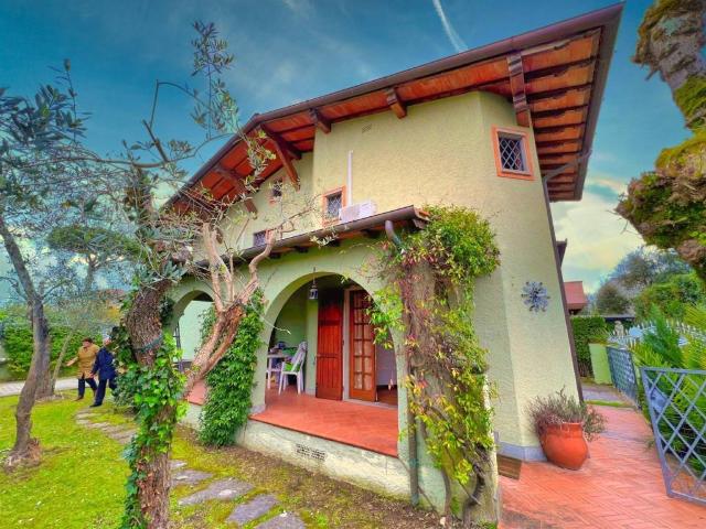Villa in vendita a Forte dei Marmi LU
