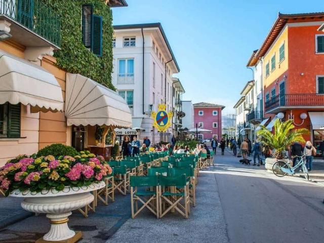 Villa in vendita a Forte dei Marmi LU