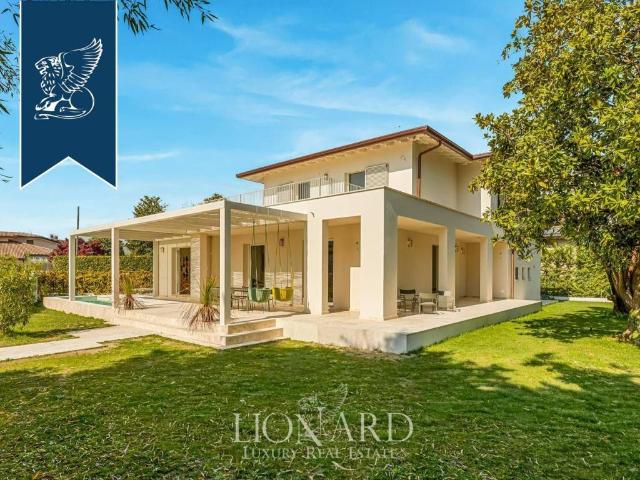 Villa in vendita a Forte dei Marmi LU