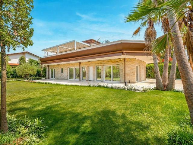 Villa in vendita a Forte dei Marmi LU