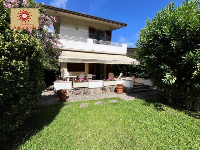 Villa in vendita a Forte dei Marmi LU