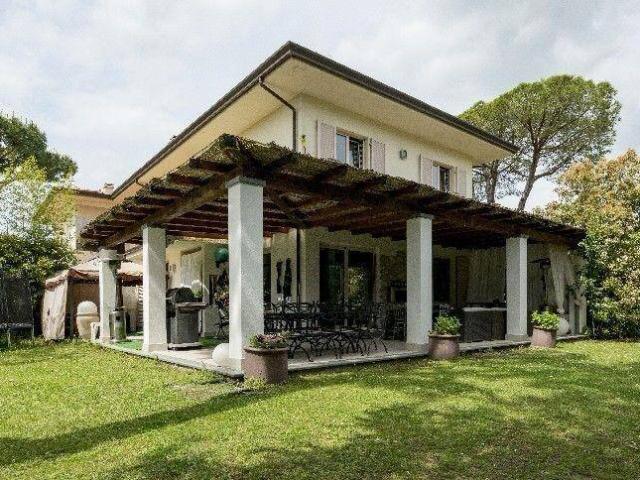 Villa in vendita a Forte dei Marmi LU
