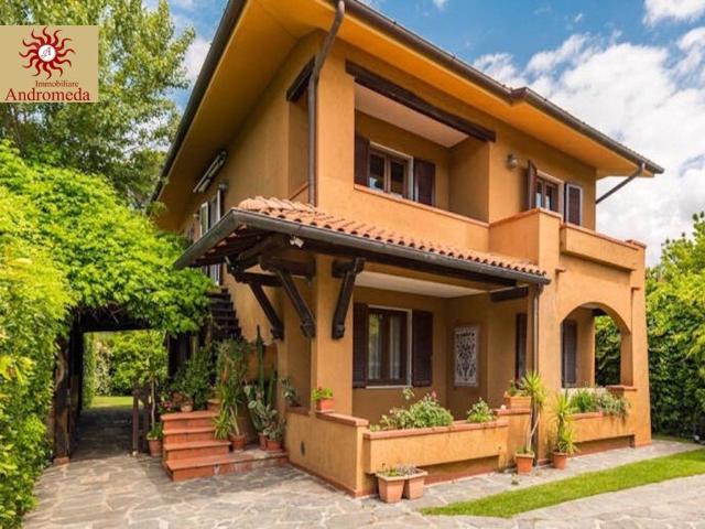 Villa in vendita a Forte dei Marmi LU