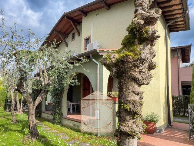 Villa in vendita a Forte dei Marmi LU