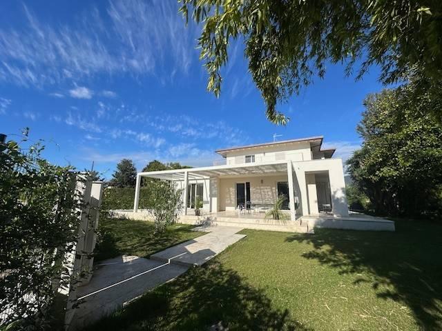 Villa in vendita a Forte dei Marmi LU