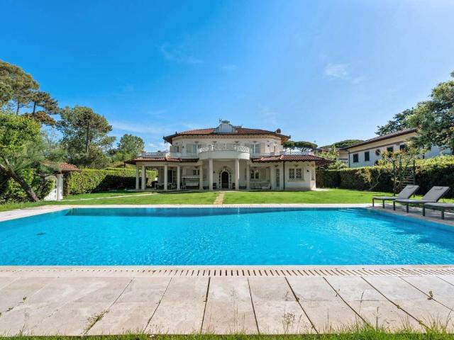 Villa in vendita a Forte dei Marmi LU