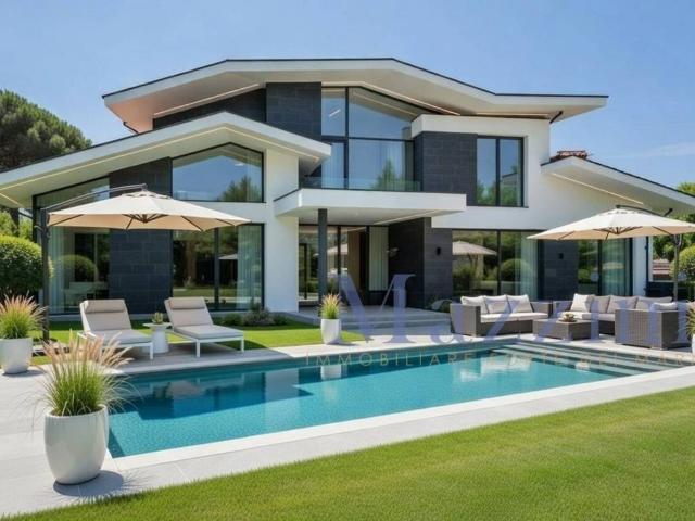 Villa in vendita a Forte dei Marmi LU