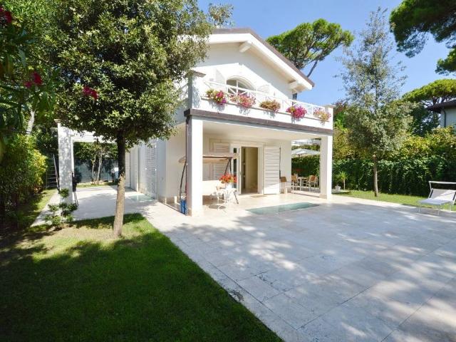 Villa in vendita a Forte dei Marmi LU