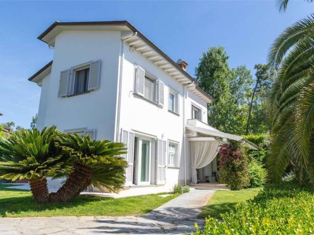 Villa in vendita a Forte dei Marmi LU