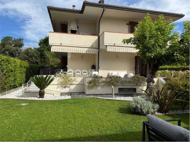 Villa in vendita a Forte dei Marmi LU