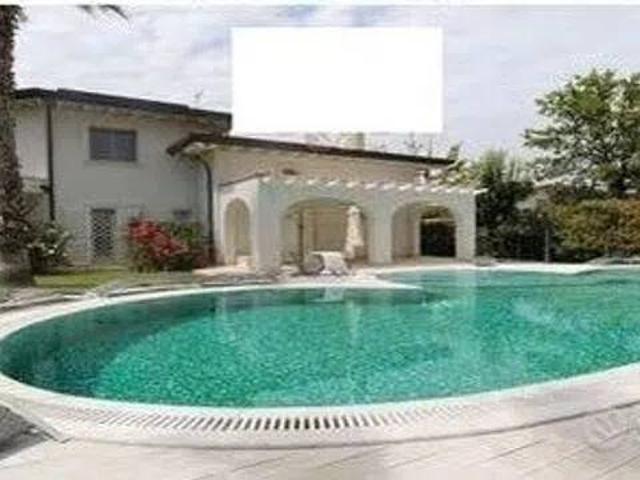 Villa in vendita a Forte dei Marmi LU