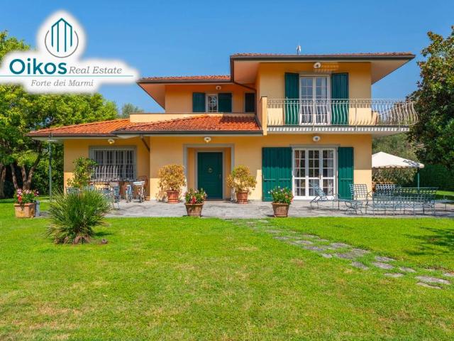 Villa in vendita a Forte dei Marmi LU