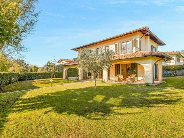 Villa in vendita a Forte dei Marmi LU