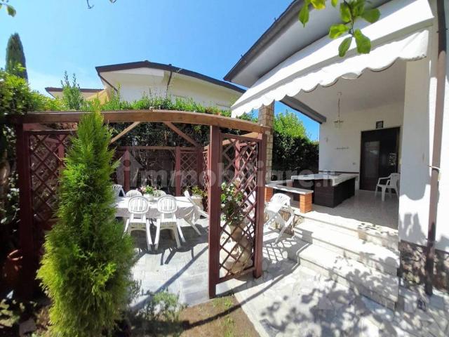 Villa in vendita a Forte dei Marmi LU