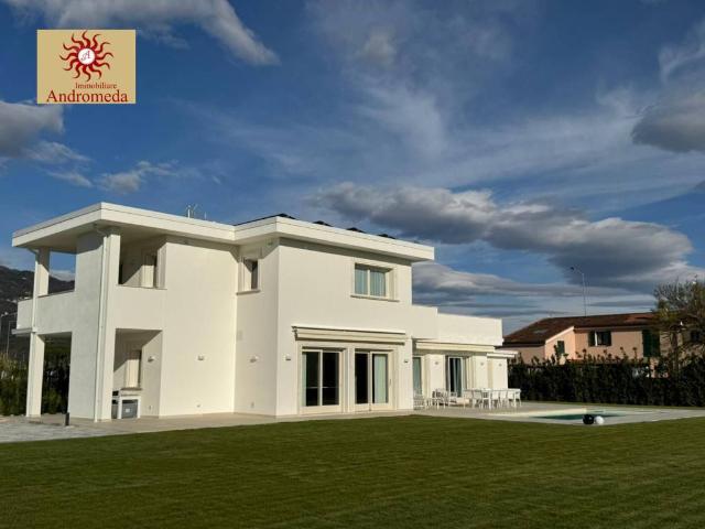 Villa in vendita a Forte dei Marmi LU