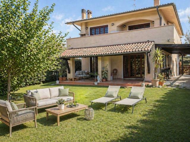 Villa in vendita a Forte dei Marmi LU