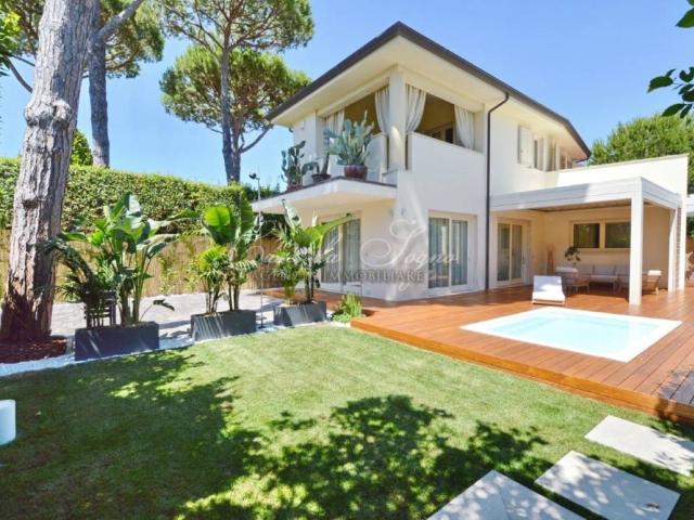 Villa in vendita a Forte dei Marmi LU