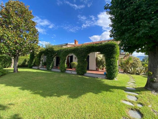 Villa in vendita a Forte dei Marmi LU