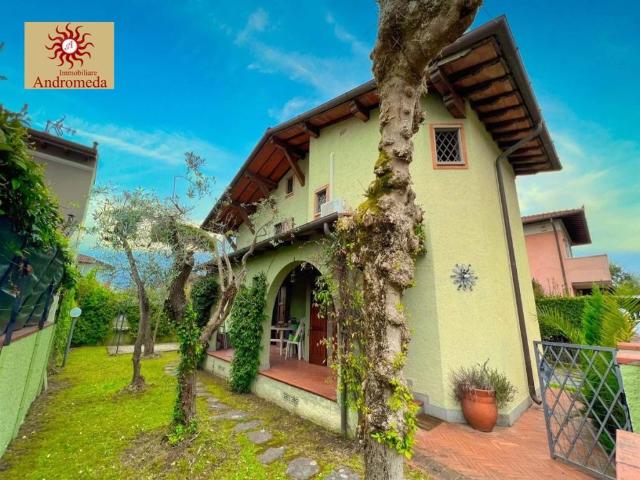 Villa in vendita a Forte dei Marmi LU