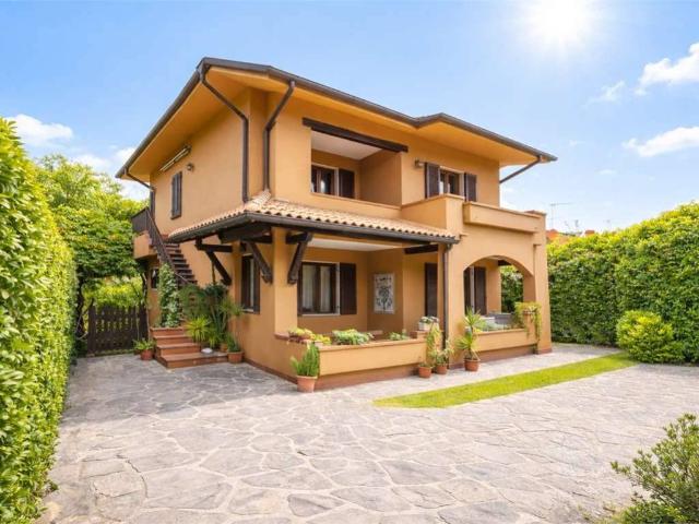 Villa in vendita a Forte dei Marmi LU