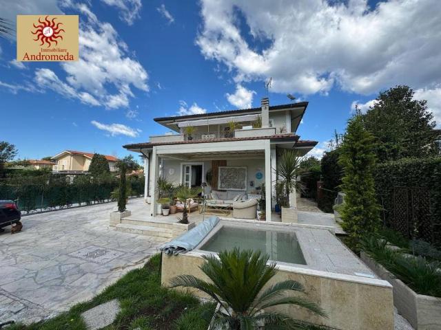 Villa in vendita a Forte dei Marmi LU