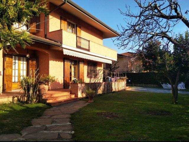 Villa in vendita a Forte dei Marmi LU