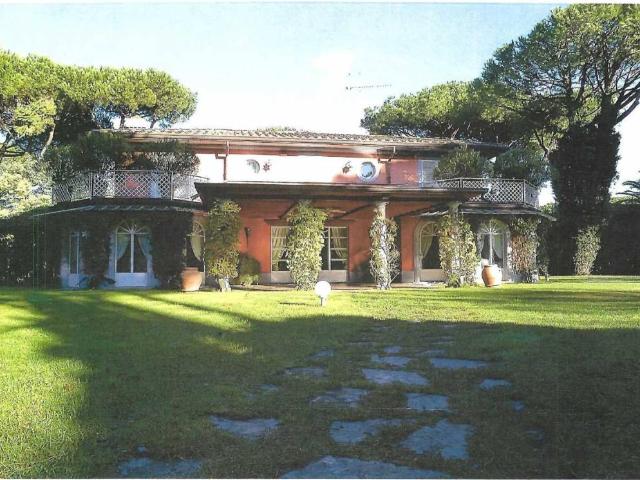 Villa in vendita a Forte dei Marmi LU