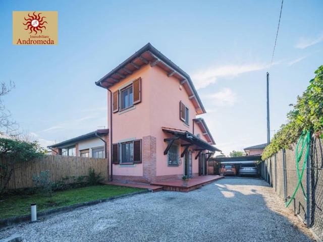 Villa in vendita a Forte dei Marmi LU