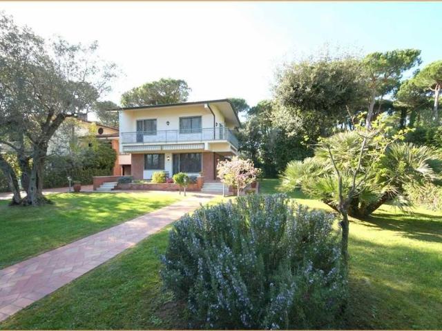 Villa in vendita a Forte dei Marmi LU