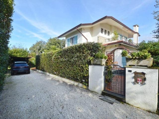Villa in vendita a Forte dei Marmi LU