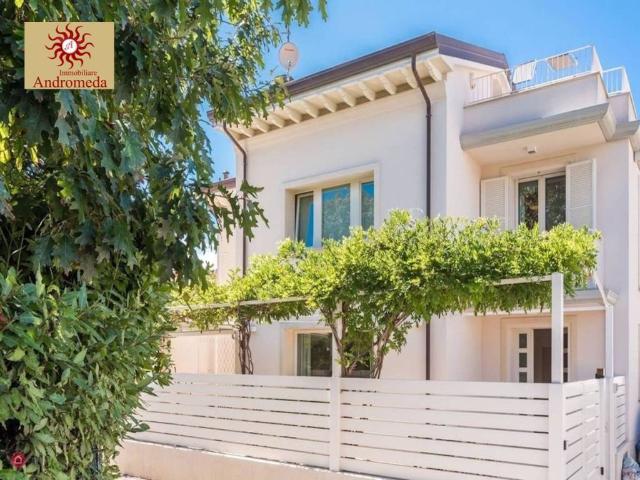 Villa in vendita a Forte dei Marmi LU