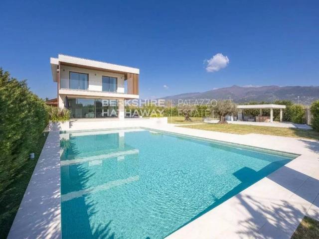Villa in vendita a Forte dei Marmi LU