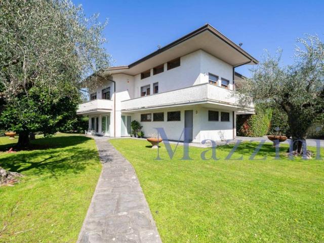 Villa in vendita a Forte dei Marmi LU