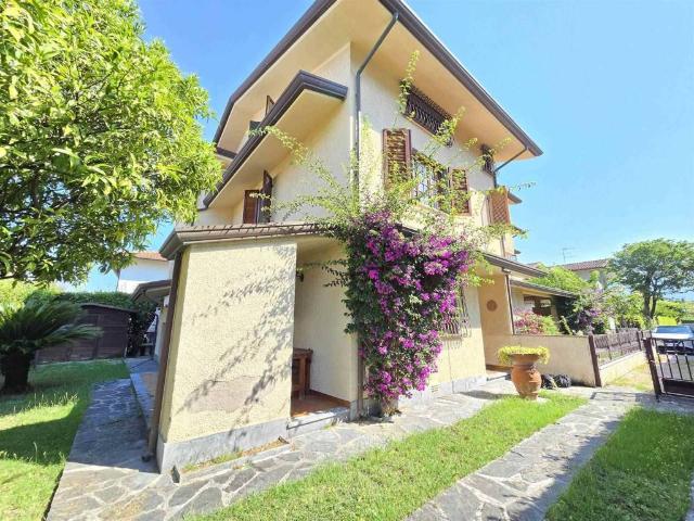 Villa in vendita a Forte dei Marmi LU