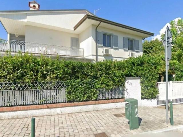 Villa in vendita a Forte dei Marmi LU