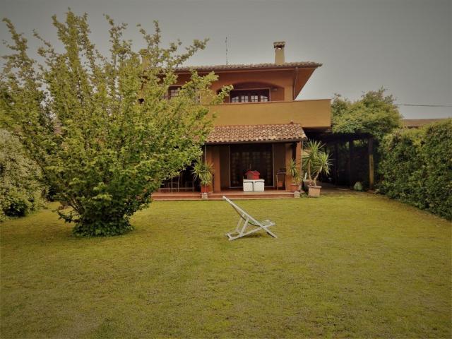 Villa in vendita a Forte dei Marmi via cervi