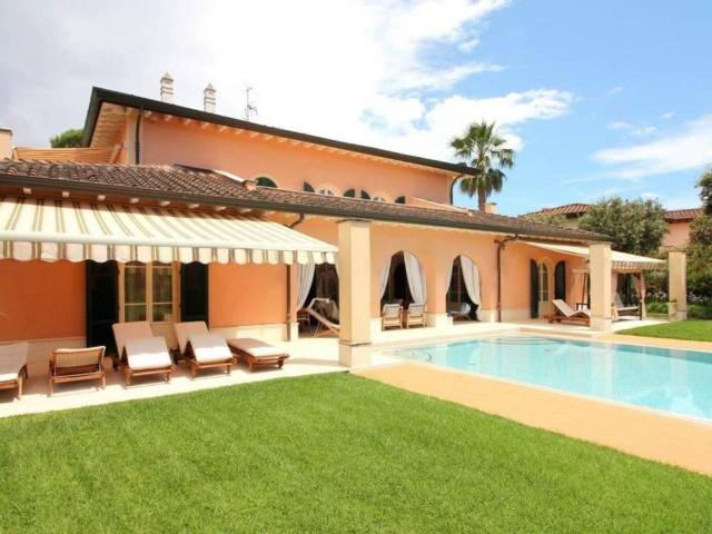 Villa in vendita a Forte Dei Marmi