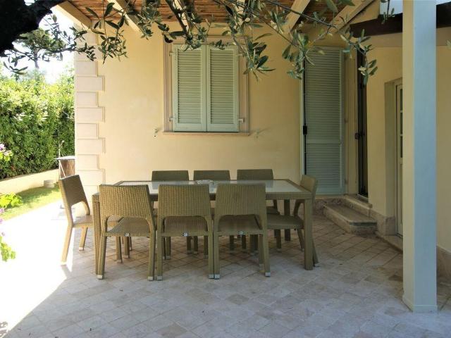 Villa in vendita a Forte Dei Marmi