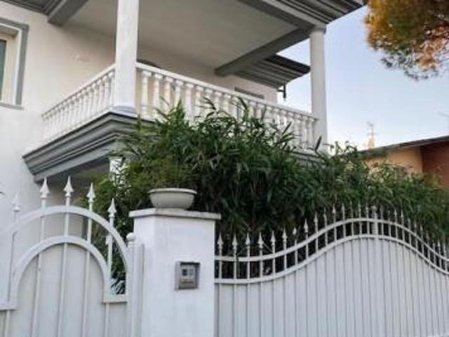 Villa in vendita a Forte dei Marmi 180 mq Rif: 1407534