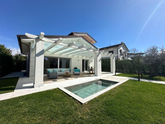 Villa in vendita a Forte dei Marmi