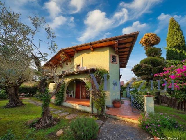 Villa in vendita a Forte Dei Marmi
