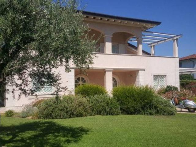 Villa in vendita a Forte Dei Marmi