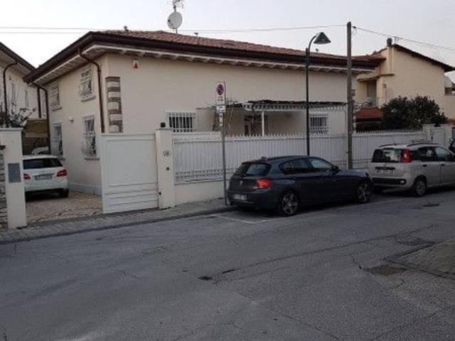 Villa in vendita a Forte Dei Marmi