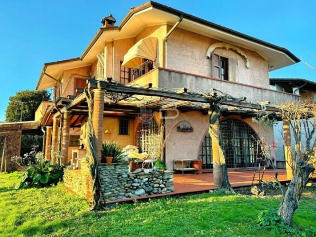 Villa in vendita a Forte Dei Marmi
