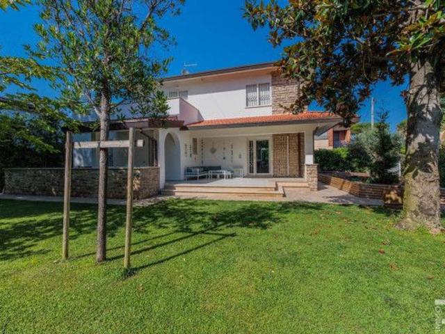Villa in vendita a Forte Dei Marmi