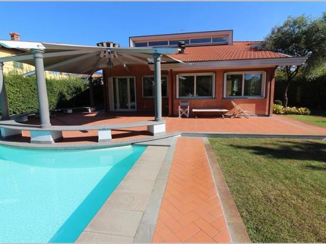 Villa in vendita a Forte Dei Marmi